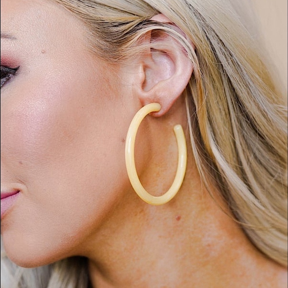 🆕🌿💛RUE27: “SUNSHINE” 55mm Marbled Resin Hoop Earrings